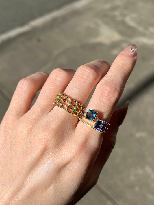 色とりどりの宝石がきらめくコーデ