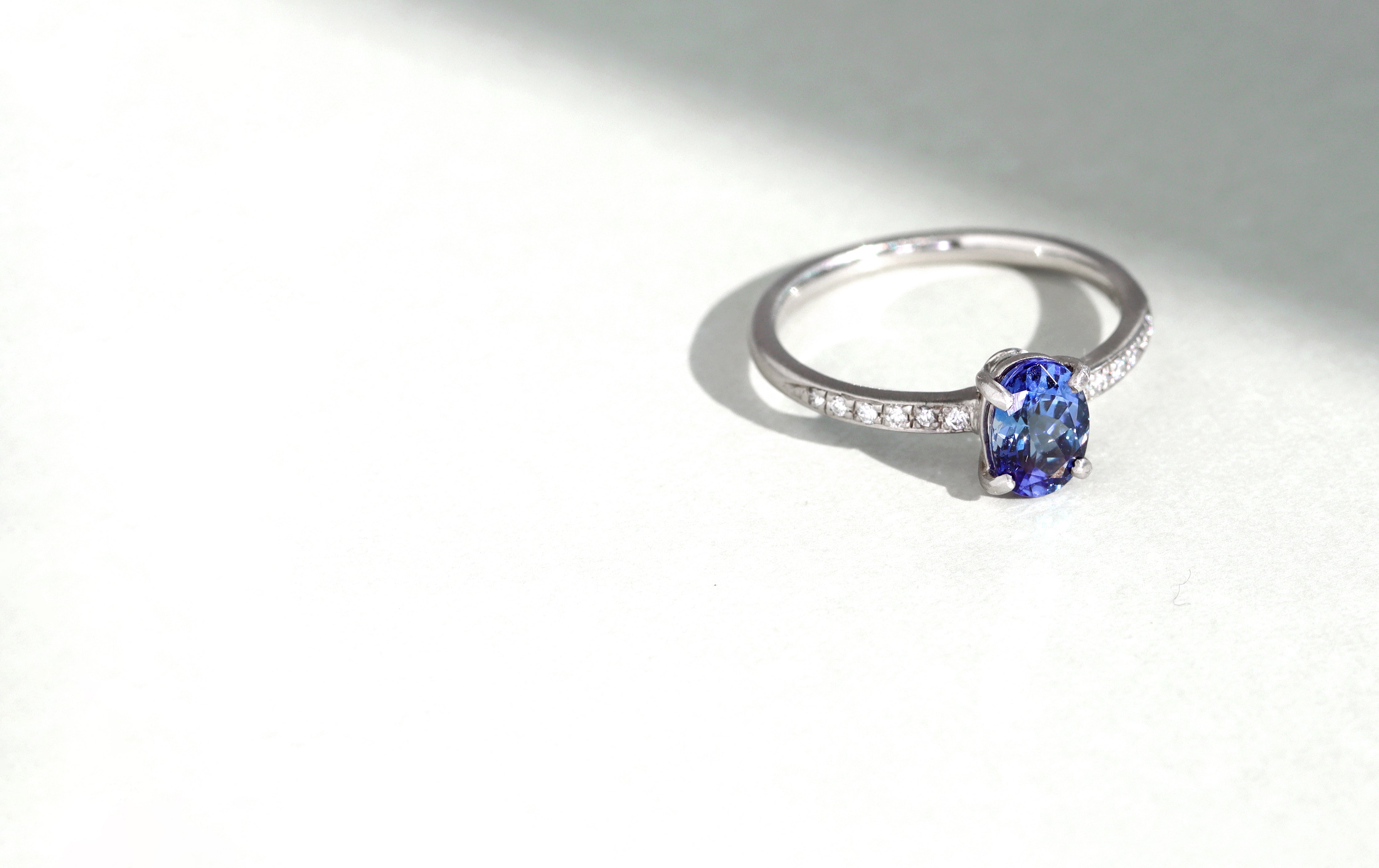 結婚式や就活で「自分らしさ」をどこまで表現できる?ドレスコードの起源を聞いた