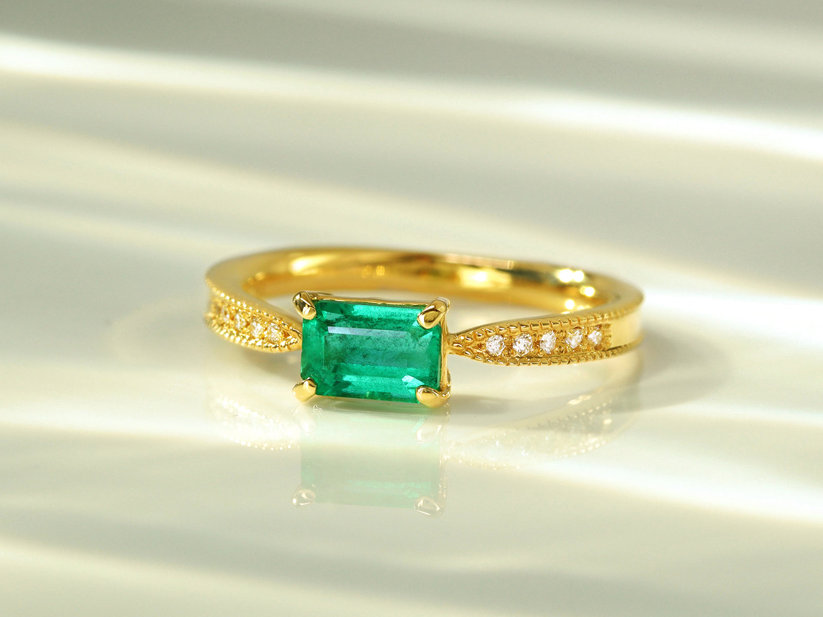 COLOR BRIDAL GEMSTONES ー エメラルドの婚約指輪