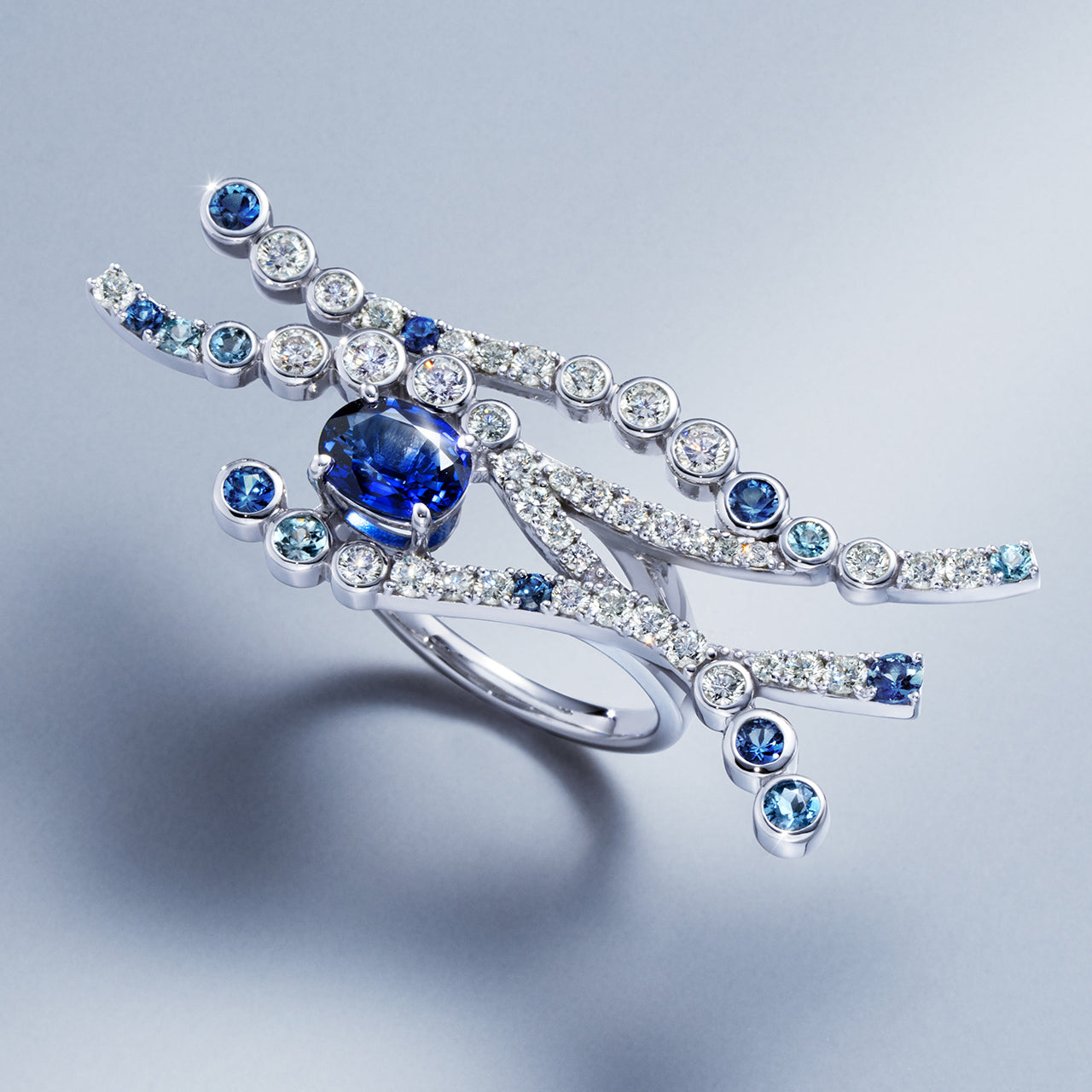 【Tales of Her・京都店限定】ブルーサファイア×マルチカラージュエル PTリング・セラヴェルプリンシパル