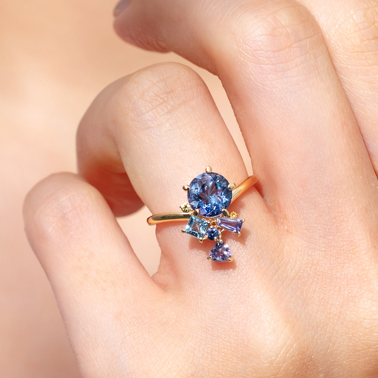 【即日発送】カラーチェンジフローライト×マルチカラージュエル K18/PTリング・ベルエゼン