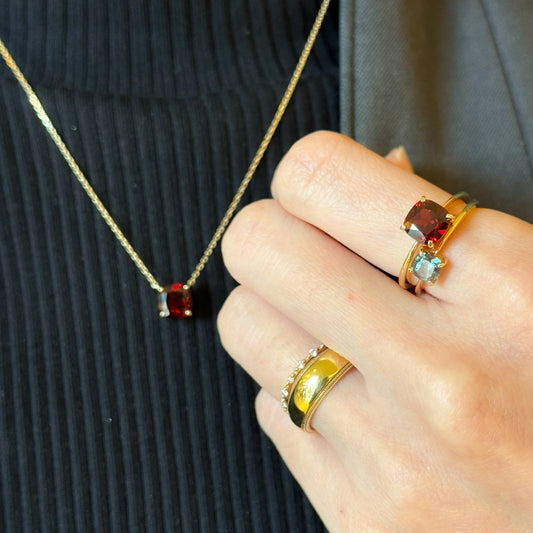 真紅のガーネット　セラムのコーデ