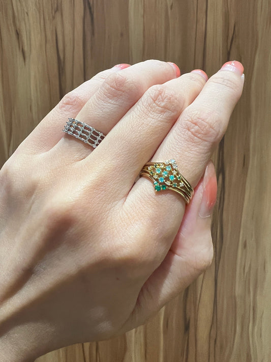 繊細なレースのようなジュエリーコーデ