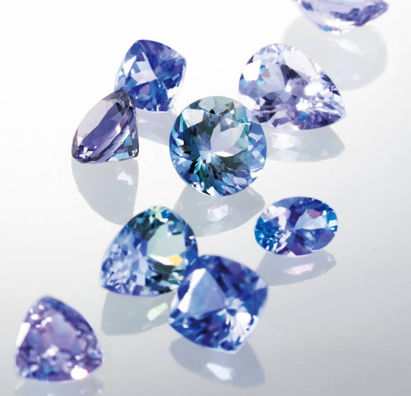 神秘的な青い宝石「タンザナイト」の人気の理由に迫る！