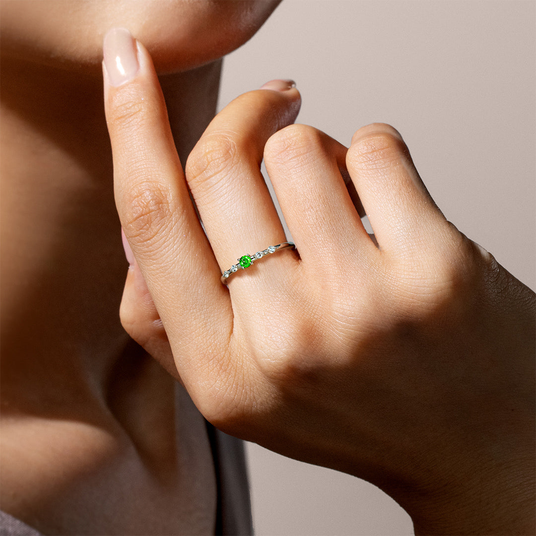 ビズー公式】デマントイドガーネット K18/PT リング・アクサンテール