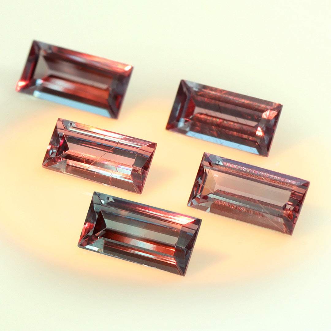 ベキリーブルーガーネット×アレキサンドライト K18/PT(片耳)ピアス・グラース