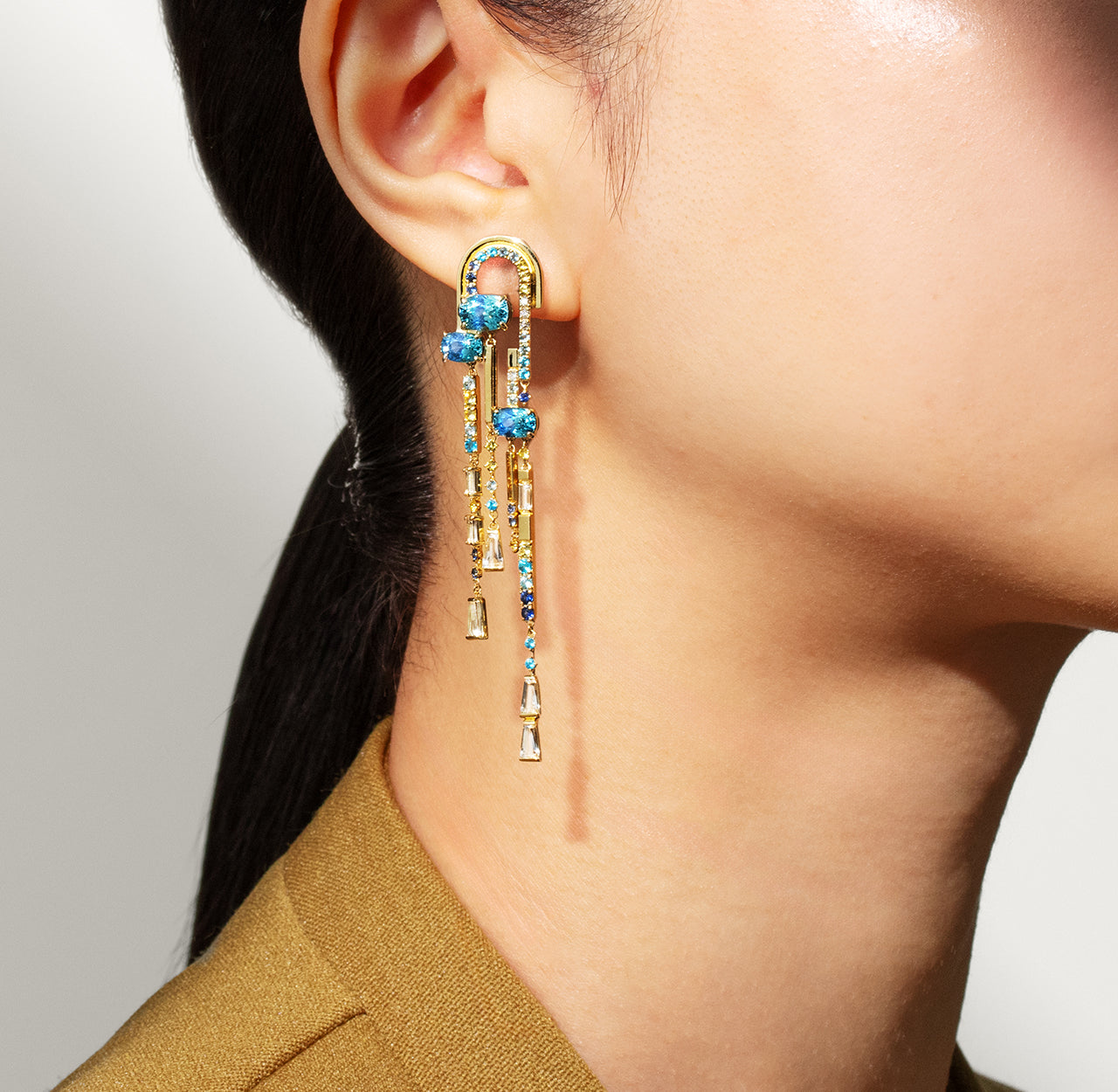 【Tales of Her・京都店限定】ブルージルコン×マルチカラージュエル K18ピアス(両耳)・ニュワイエ