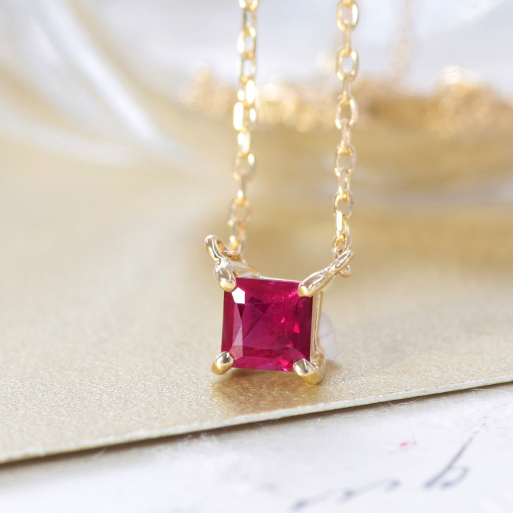 ネックレスk18 ルビー 0.9ct バータイプネックレス - ネックレス